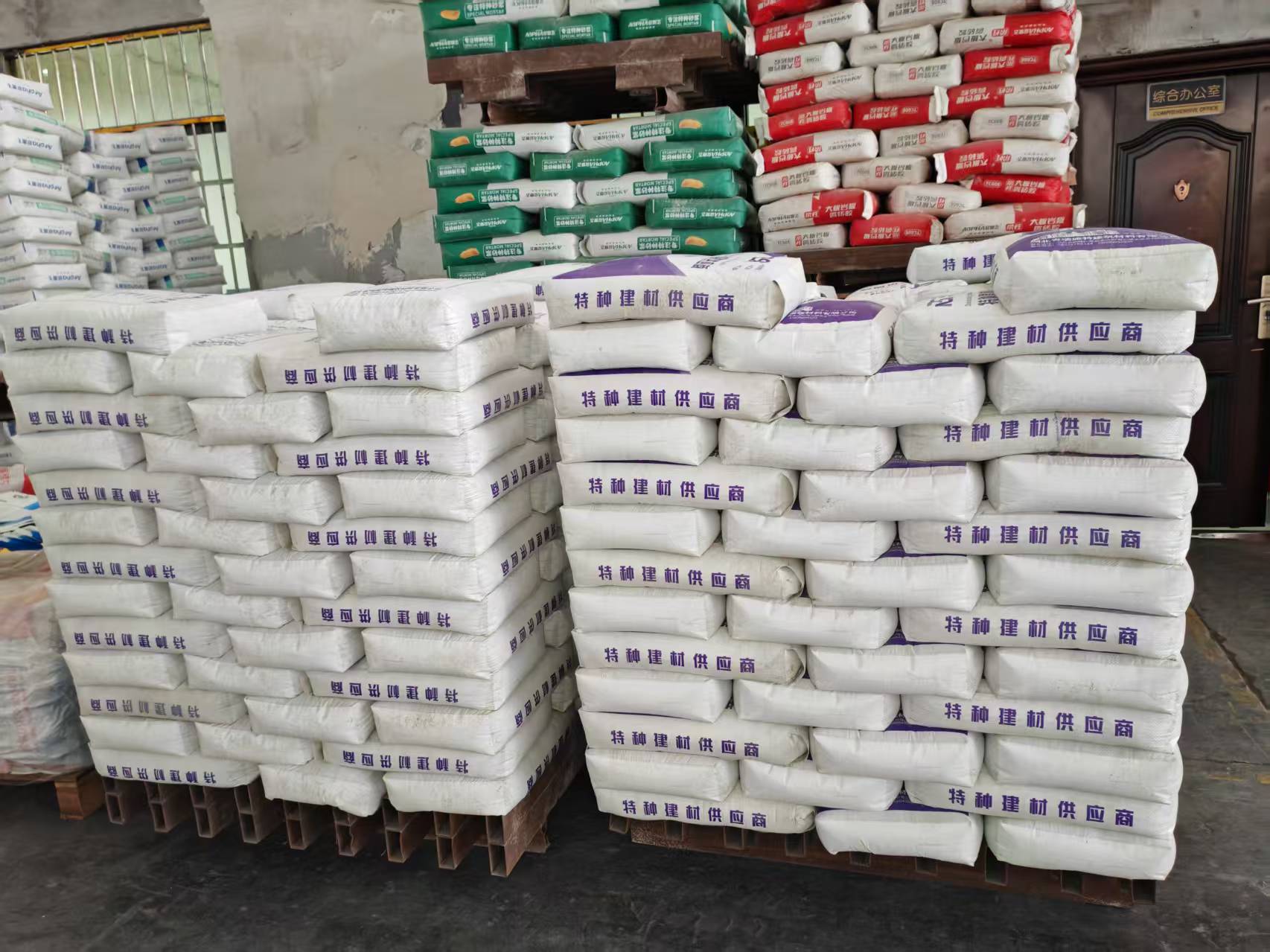 隆阳拱顶带模注浆料